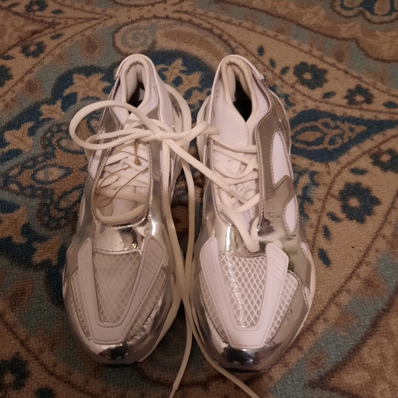 New Adidas by Stella McCartney Ultraboost 22 Sneakers - Picture 5 of 8